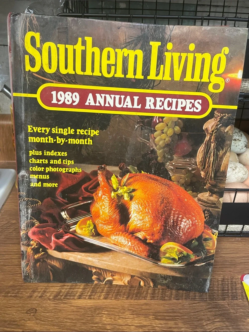Southern Living 1989 Annual Recipes Cookbook - Yellow & Brown Cover Art